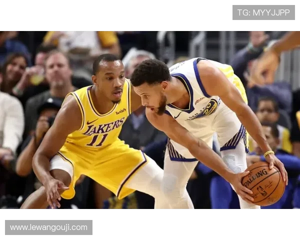 浓眉哥全场砍下30分湖人逆转胜勇士拿下季后赛关键胜利